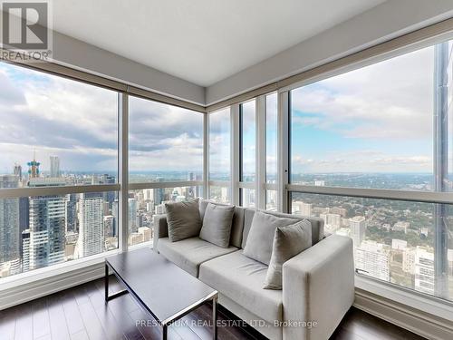 6901 - 388 Yonge Street, Toronto (Bay Street Corridor), ON - Indoor Photo Showing Living Room