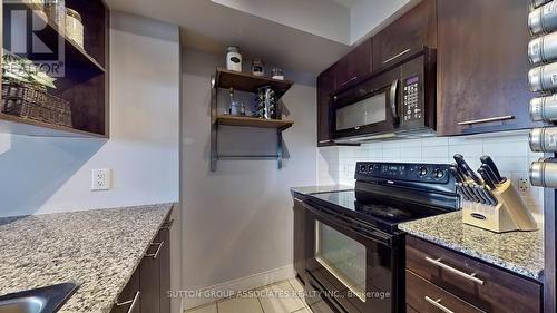 3411 - 125 Village Green Square, Toronto (Agincourt South-Malvern West), ON - Indoor Photo Showing Kitchen