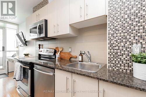 409 - 12 Yonge Street, Toronto (Waterfront Communities), ON - Indoor Photo Showing Kitchen