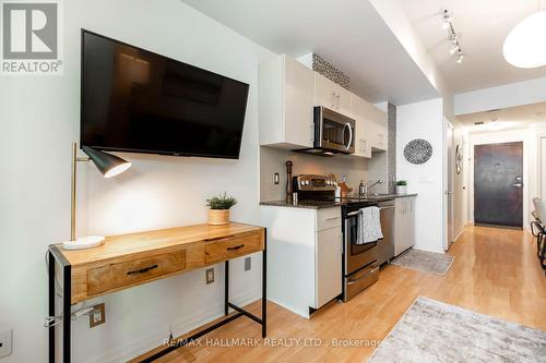 409 - 12 Yonge Street, Toronto (Waterfront Communities), ON - Indoor Photo Showing Kitchen