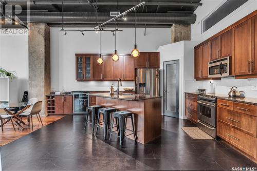 105 211 D Avenue N, Saskatoon, SK - Indoor Photo Showing Kitchen