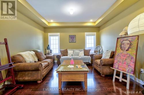 12 Ferretti Street, Vaughan (Patterson), ON - Indoor Photo Showing Living Room