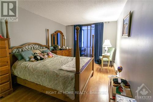 305 - 2019 Carling Avenue, Ottawa, ON - Indoor Photo Showing Bedroom