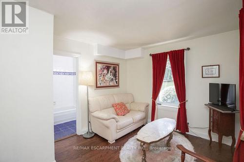 5101 Jones Baseline Road, Guelph/Eramosa, ON - Indoor Photo Showing Living Room