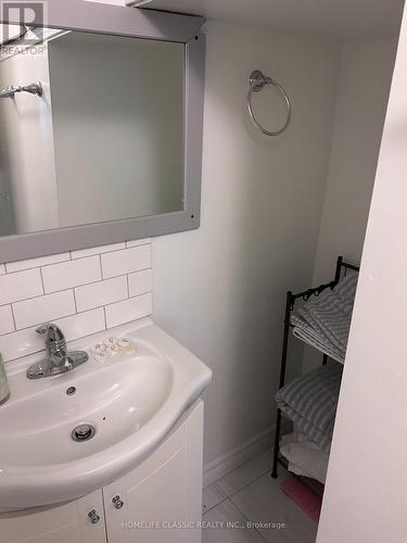 3223 Dundas Street W, Toronto (Junction Area), ON - Indoor Photo Showing Bathroom