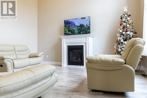 8 Venture Way, Thorold, ON - Indoor Photo Showing Living Room With Fireplace