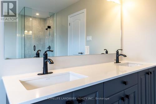 8 Venture Way, Thorold, ON - Indoor Photo Showing Bathroom