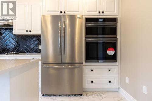 8 Venture Way, Thorold, ON - Indoor Photo Showing Kitchen