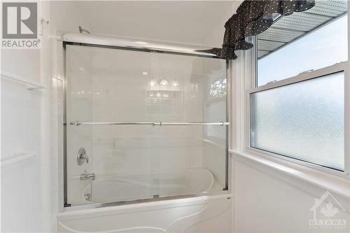 950 Woodroffe Avenue, Ottawa, ON - Indoor Photo Showing Bathroom