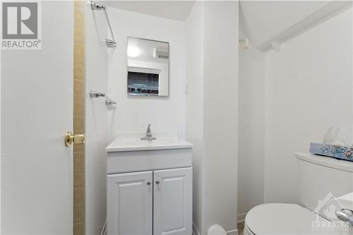 950 Woodroffe Avenue, Ottawa, ON - Indoor Photo Showing Bathroom