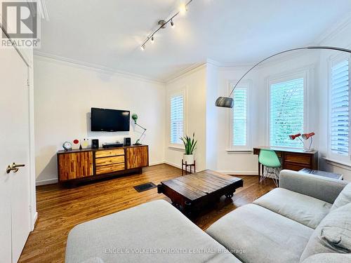 57 Metcalfe Street, Toronto, ON - Indoor Photo Showing Living Room