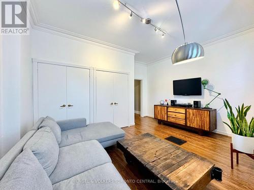 57 Metcalfe Street, Toronto, ON - Indoor Photo Showing Living Room