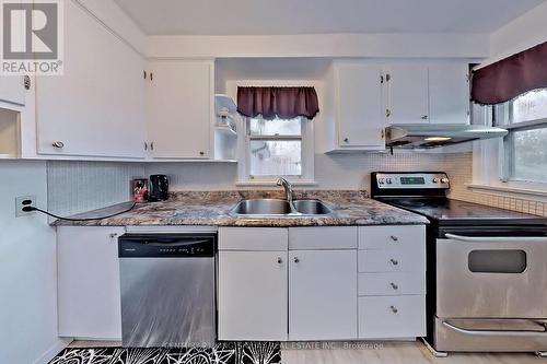 361 Paliser S Crescent, Richmond Hill (Harding), ON - Indoor Photo Showing Kitchen With Double Sink