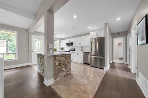 218 Memorial Drive, Brantford, ON - Indoor Photo Showing Kitchen