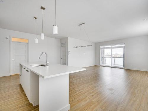 Kitchen - 202-910 Boul. Du Curé-Labelle, Blainville, QC - Indoor Photo Showing Kitchen With Upgraded Kitchen