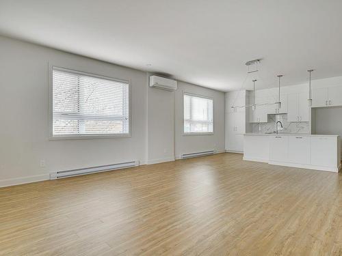 Dining room - 202-910 Boul. Du Curé-Labelle, Blainville, QC - Indoor Photo Showing Kitchen