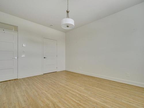 Master bedroom - 202-910 Boul. Du Curé-Labelle, Blainville, QC - Indoor Photo Showing Other Room