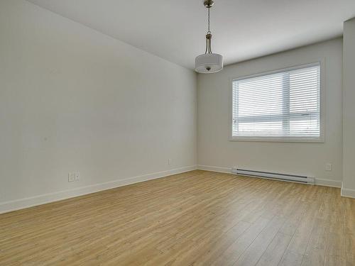 Master bedroom - 202-910 Boul. Du Curé-Labelle, Blainville, QC - Indoor Photo Showing Other Room