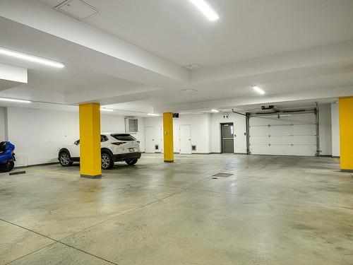 Garage - 202-910 Boul. Du Curé-Labelle, Blainville, QC - Indoor Photo Showing Garage