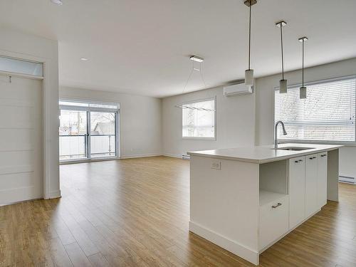 Cuisine - 202-910 Boul. Du Curé-Labelle, Blainville, QC - Indoor Photo Showing Kitchen