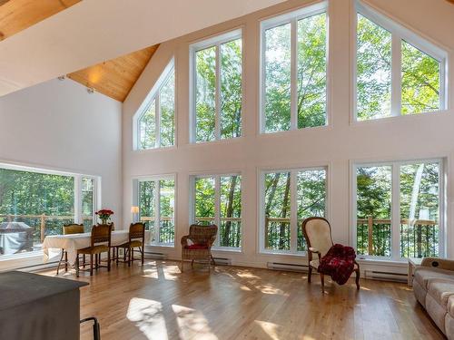 Salon - 102 Ch. Du Lac-Clair, Saint-Alban, QC - Indoor Photo Showing Living Room