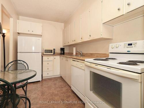 114-20 Sunrise Ave, Toronto, ON - Indoor Photo Showing Kitchen