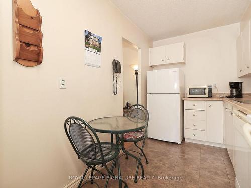 114-20 Sunrise Ave, Toronto, ON - Indoor Photo Showing Kitchen