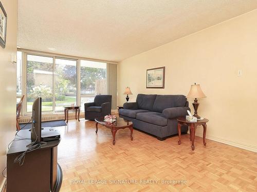 114-20 Sunrise Ave, Toronto, ON - Indoor Photo Showing Living Room