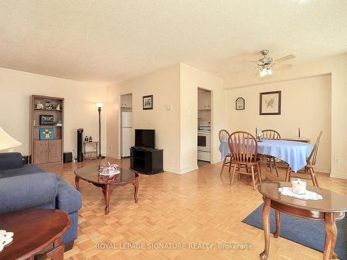 114-20 Sunrise Ave, Toronto, ON - Indoor Photo Showing Living Room