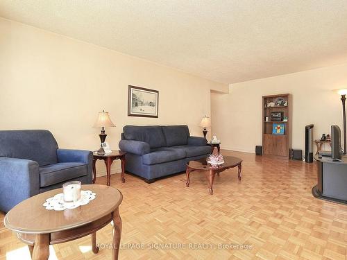 114-20 Sunrise Ave, Toronto, ON - Indoor Photo Showing Living Room