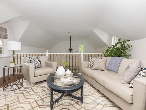 346398 Mono Centre Rd, Mono, ON - Indoor Photo Showing Living Room