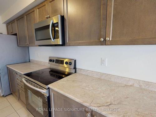 14 Longboat Run  W, Brantford, ON - Indoor Photo Showing Kitchen