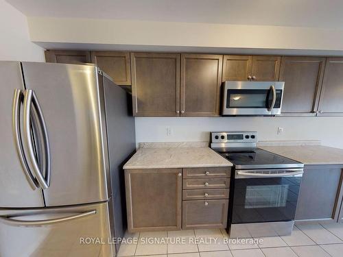 14 Longboat Run  W, Brantford, ON - Indoor Photo Showing Kitchen