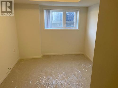 150 Honeycrisp Crescent, Vaughan, ON - Indoor Photo Showing Other Room