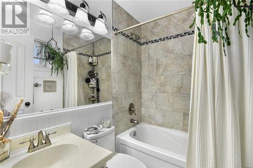 251 Colonel Douglas Crescent, Brockville, ON - Indoor Photo Showing Bathroom