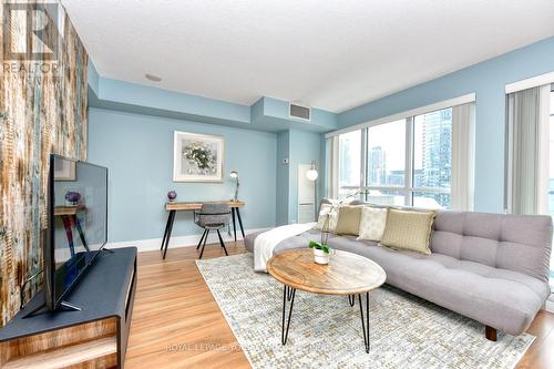 1014 - 300 Front Street, Toronto, ON - Indoor Photo Showing Living Room