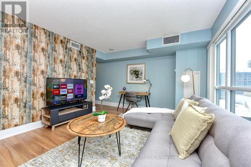 1014 - 300 Front Street, Toronto, ON - Indoor Photo Showing Living Room