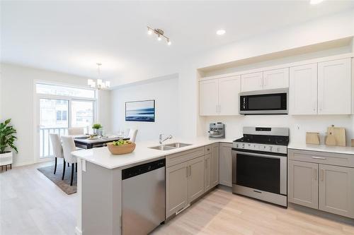 30 Saddle Creek Cove, Winnipeg, MB - Indoor Photo Showing Kitchen With Double Sink