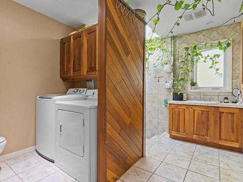 Bathroom - 709 Rue Claude, Saint-Jérôme, QC - Indoor Photo Showing Laundry Room