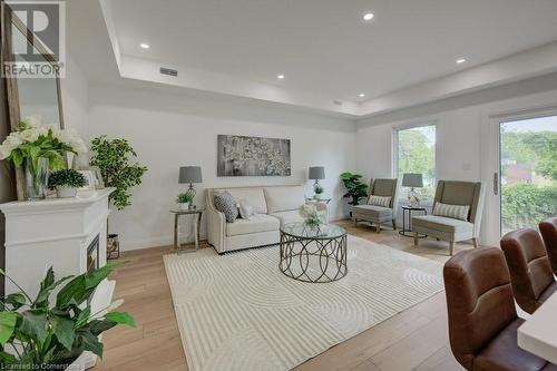 162 Weber Street W, Kitchener, ON - Indoor Photo Showing Living Room