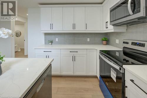 162 Weber Street W, Kitchener, ON - Indoor Photo Showing Kitchen