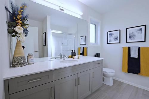 34 Saddle Creek Cove, Winnipeg, MB - Indoor Photo Showing Bathroom