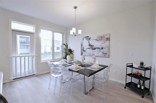 34 Saddle Creek Cove, Winnipeg, MB - Indoor Photo Showing Dining Room