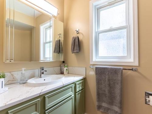 23-931 Gleneagles Drive, Kamloops, BC - Indoor Photo Showing Bathroom