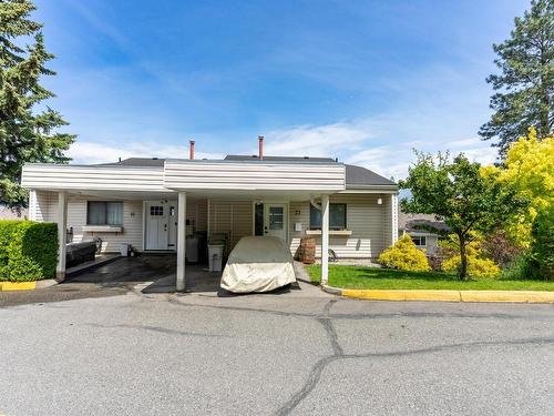 23-931 Gleneagles Drive, Kamloops, BC - Outdoor With Facade