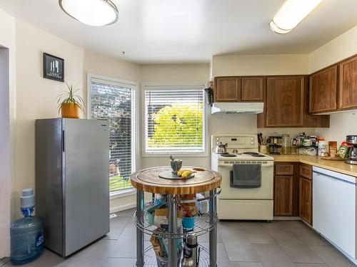 23-931 Gleneagles Drive, Kamloops, BC - Indoor Photo Showing Kitchen