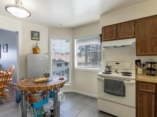 23-931 Gleneagles Drive, Kamloops, BC - Indoor Photo Showing Kitchen