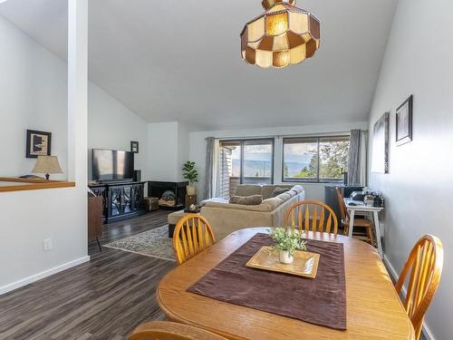 23-931 Gleneagles Drive, Kamloops, BC - Indoor Photo Showing Dining Room