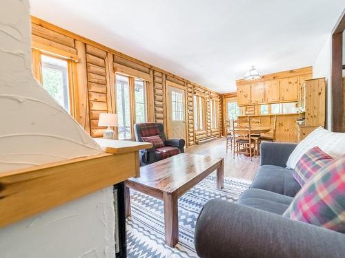 Salon - 27 Ch. De Maple Wood, Harrington, QC - Indoor Photo Showing Living Room