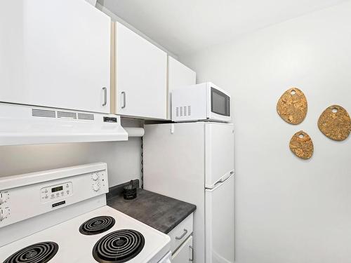 707-647 Michigan St, Victoria, BC - Indoor Photo Showing Kitchen